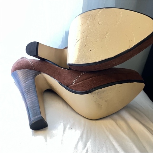 Studio 58 Heels Size 9.5 Great Condition.Brown
Suede w/White Exposed Stitching - Picture 8 of 10